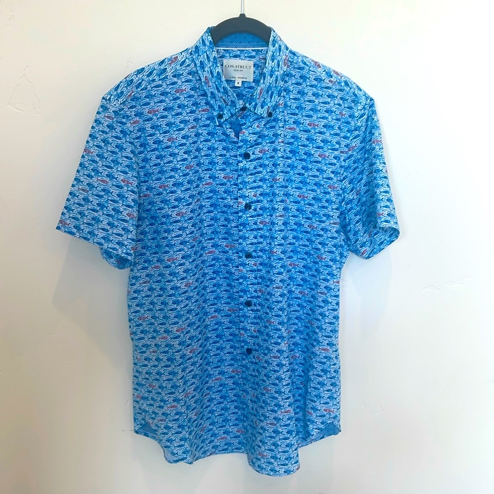 Con.struct Men’s Performance Size Medium Fish Print Blue Short Sleeve Shirt